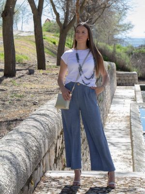 PANTALON ANCHO BOTÓN MADERA