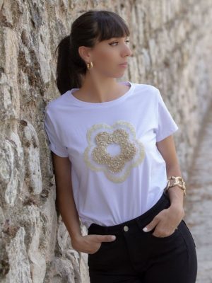CAMISETA FLOR RELIEVE