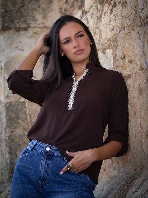 BLUSA ESCOTE BORDADO